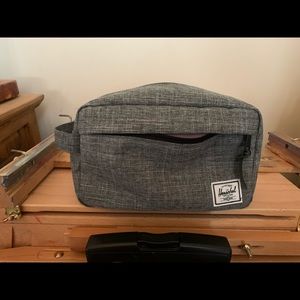 Herschel Chapter Travel Kit